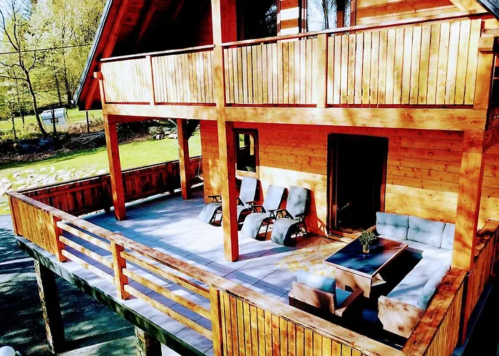 Dom Pod Lesniczowka 木屋 Zachelmie (Jelenia Gora)